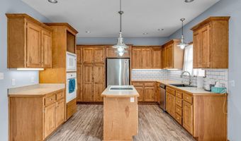 987 N 640 Rd, Baldwin City, KS 66006