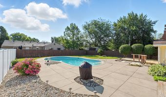 704 S Dewey St, Auburn, IN 46706