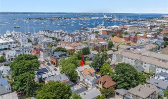 28 Young St 1, Newport, RI 02840