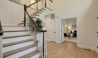3905 COOK St, Alexandria, VA 22311