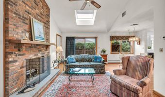 2 Sachem Dr, Cromwell, CT 06416