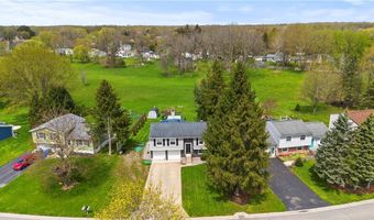 18 Brewerton Dr, Rochester, NY 14624