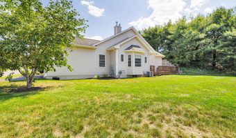 136 Pond View Cir 136, Beacon Falls, CT 06403