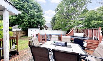 29 Hooker Rd, Bridgeport, CT 06610