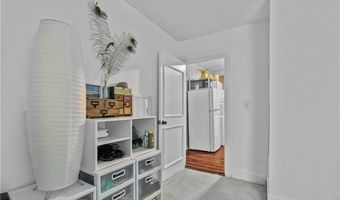 28 Young St, Newport, RI 02840