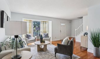 1439 Greenfield Crossing Ct, Ballwin, MO 63021