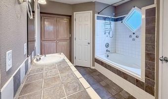 2114 Oakglen Dr, Ardmore, OK 73401