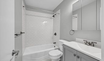 26 Essex Ct 26, Brookfield, CT 06804