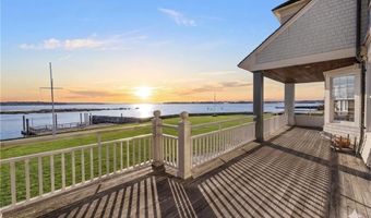 9 Hope St, Bristol, RI 02809
