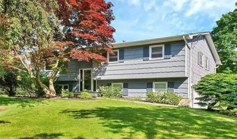 5 Van Gogh Ln, Airmont, NY 10901