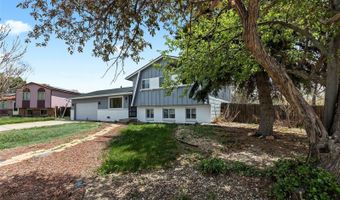 690 S Newark Ct, Aurora, CO 80012