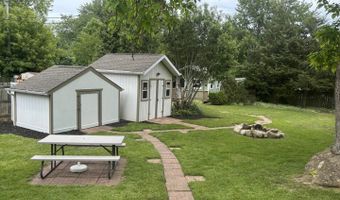 40261 W Beach Ln, Antioch, IL 60002