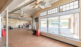 1305 S 1st St, Abilene, TX 79602