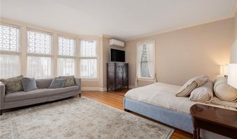 4 Hunter Ave, Newport, RI 02840