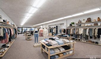 1328 Overland Ave, Burley, ID 83318