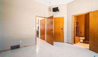 207 W 3rd St, Alcester, SD 57004