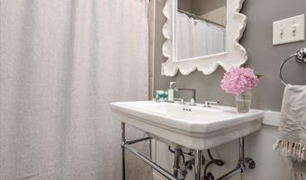 8 SHILEY St, Annapolis, MD 21401