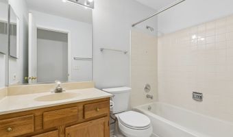 2692 S Embers Ln, Arlington Heights, IL 60005
