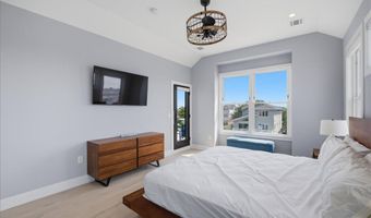 115 9TH St, Beach Haven, NJ 08008