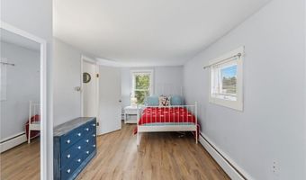 34 Platt St, Bristol, RI 02809