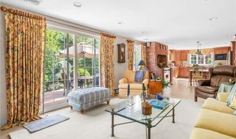 429 Woonsocket Hill Rd, North Smithfield, RI 02896