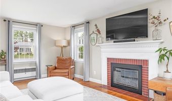 25 Marshall Way, East Providence, RI 02916