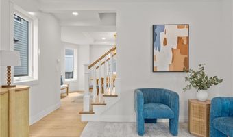 7 Wellington Ave, Newport, RI 02840