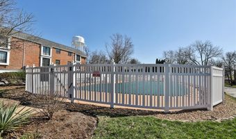 922 N Claytonbrook Dr 1, Ballwin, MO 63011