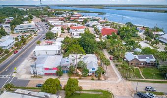 19 Leslie St, Apalachicola, FL 32320
