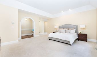 35 Foothills Dr, Avon, CT 06001
