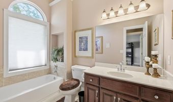 15586 Cedar Ln, Basehor, KS 66007