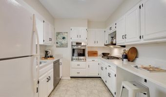 4415 ROUNDHILL Rd, Alexandria, VA 22310