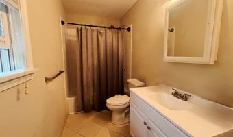 34 Lakeside Dr, Alloway, NJ 07461