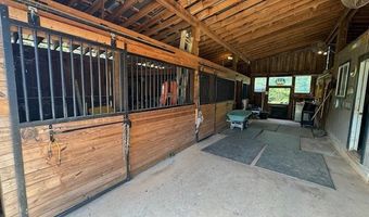 827 Wolf Creek Ln, Appomattox, VA 24522