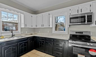 110 W Locust St, Aurora, MO 65605