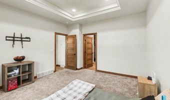 1001 S Moonlight Cir, Brandon, SD 57005