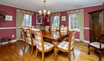 1642 Deerfield Ct, Cheshire, CT 06410