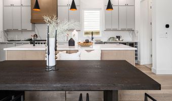 2001 N GEORGE MASON Dr, Arlington, VA 22207