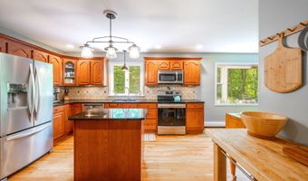 17 Hoyt Rd, Bethel, CT 06801
