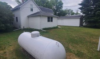 814 Sinclair St, Bottineau, ND 58318