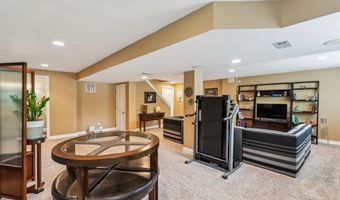 278 Oakleigh Woods Dr, Ballwin, MO 63011