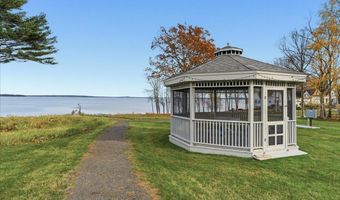 99 Dockside Ln, Belfast, ME 04915