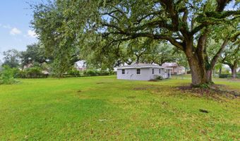 542 Demontluzin Ave, Bay St. Louis, MS 39520