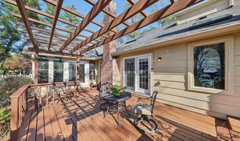 302 Fox Hollow Woods Dr, Ballwin, MO 63021