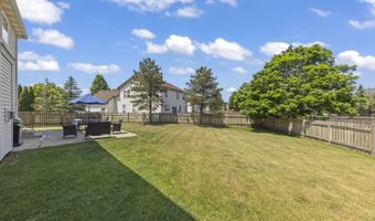 621 Lake Cornish Way, Algonquin, IL 60102