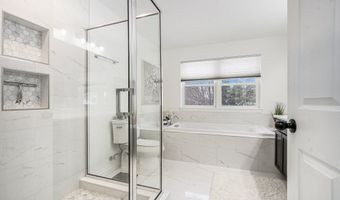 1360 Fairlane Dr, Ann Arbor, MI 48104