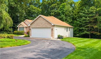 7 Foxwood Dr, Lincoln, RI 02865