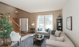 8 Hithergreen Ct, Algonquin, IL 60102