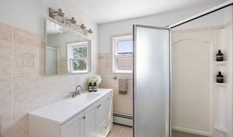 154 Shore Dr E, Amagansett, NY 11930