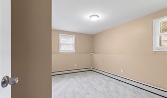 21 Reardon Dr, Middletown, RI 02842